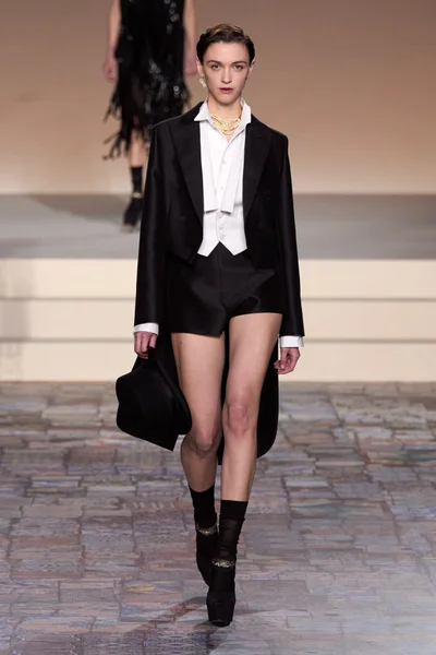 Look 74